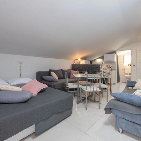 Apartments Mil - 30 M From Beach Ribaritsa Eksteriør bilde